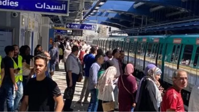 بدون زحام.. كيف تستفيد من الدفع الذكي في مترو الأنفاق 2025؟
