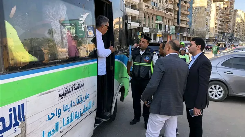 محافظ الدقهلية يوجه بسحب تراخيص السيارات غير الملتزمة بخطوط السير