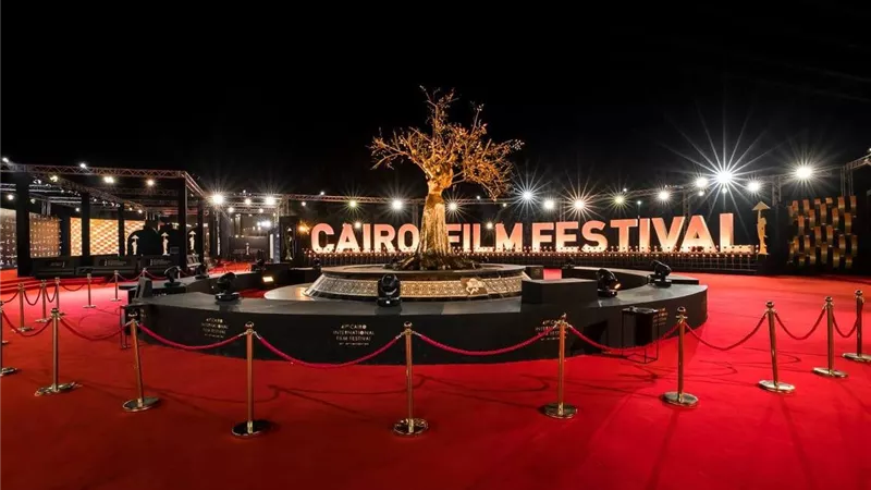 إفلاس وعجز.. ناقد يشن هجومًا عنيفًا ضد إدارة مهرجان القاهرة السينمائي