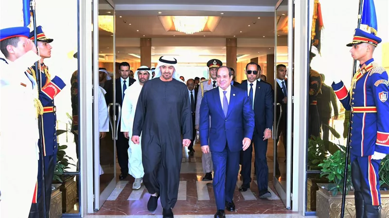 الرئيس السيسي يودع نظيره الإماراتي في ختام زيارته الأخوية لمصر