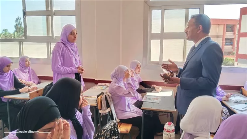 مدير عام التفتيش بوزارة التعليم يتفقد مدارس دمياط