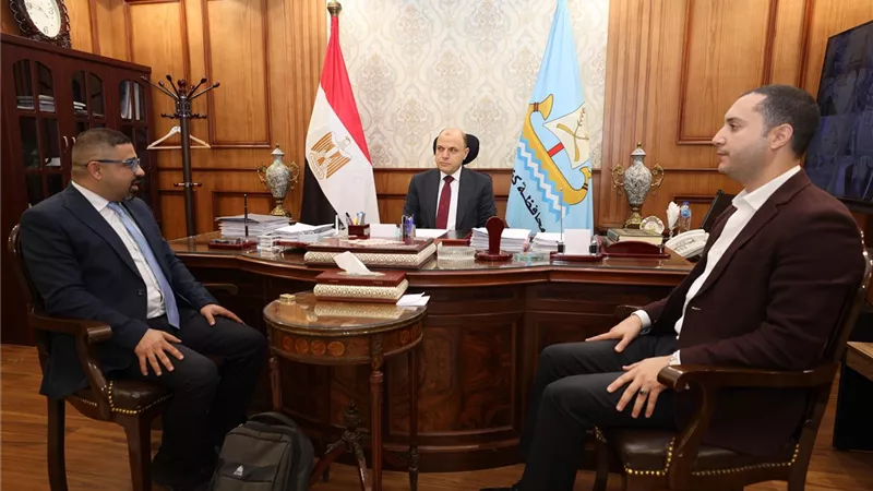  محافظ كفرالشيخ يبحث مع وفد الاتصالات مشروعات التحول الرقمي والتطوير المؤسسي