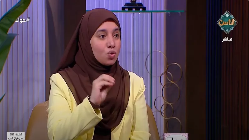مركز الأزهر للفتوى يوضح الفرق  بين الزكاة والصدقة التطوعية | فيديو