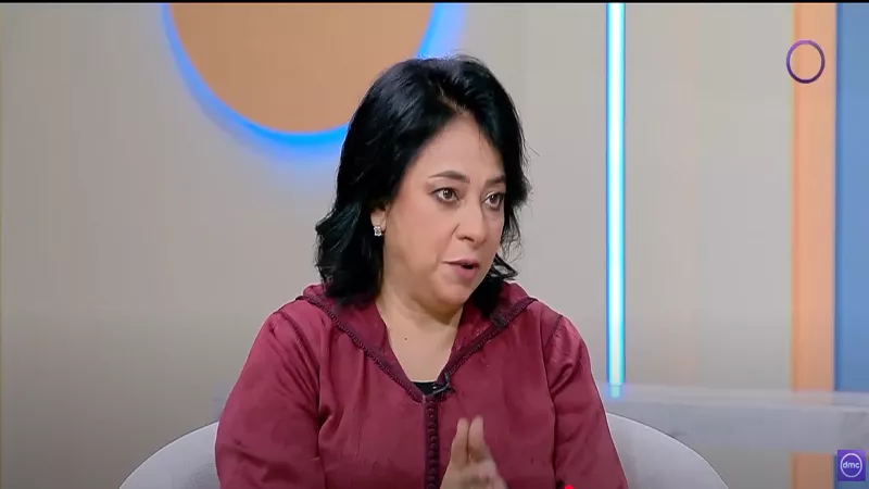 استشاري تحذر: التعلق المفرط بين الأم وابنها يهدد السعادة الزوجية| فيديو