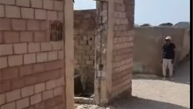 سرقة أبواب المقابر في حلوان.. شاهد عيان: اللصوص انتهكوا حرمة الموتى  