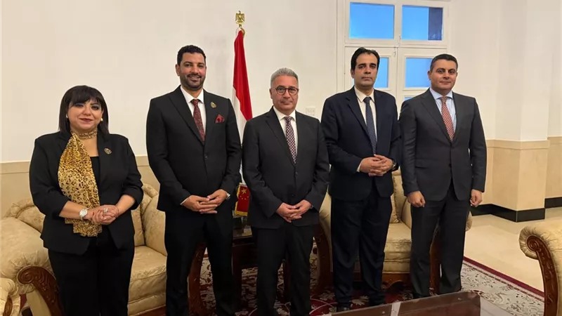 وفد «حزب الوعي» يلتقي سفير مصر في الصين لبحث سبل تعزيز التعاون