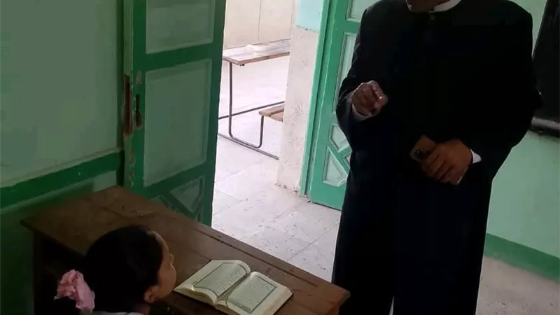 رئيس أزهرية كفر الشيخ يتفقد اختبارات العلوم الشرعية والعربية بالرواق 