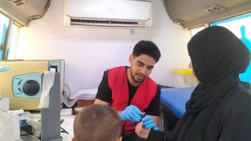 استمرار حملة «100 يوم صحة» في تقديم خدماتهم الصحية بقرى ونجوع محافظة الأقصر