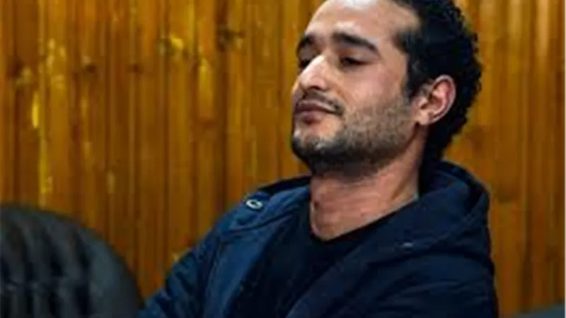 بكفالة 50 ألف جنيه .. إخلاء سبيل أحمد دومة فى قضية الأخبار الكاذبة 