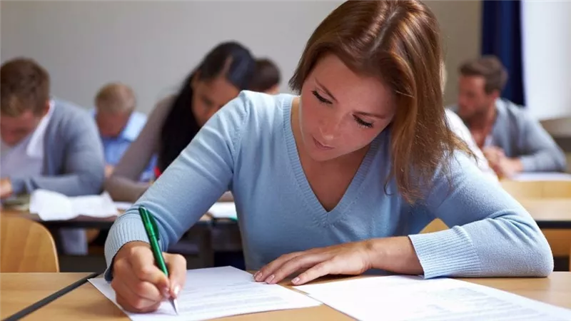 مشكلات زوجية وهموم.. تفسير حلم الرسوب في الامتحان لابن سيرين