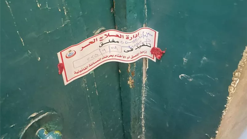 غلق وتشميع ثلاث منشآت طبية بالفيوم بعد وجود نفايات خطرة