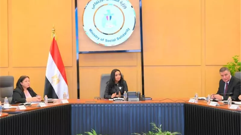 وزيرة التضامن الاجتماعي تتابع أداء منظومة عمل الرائدات الاجتماعيات