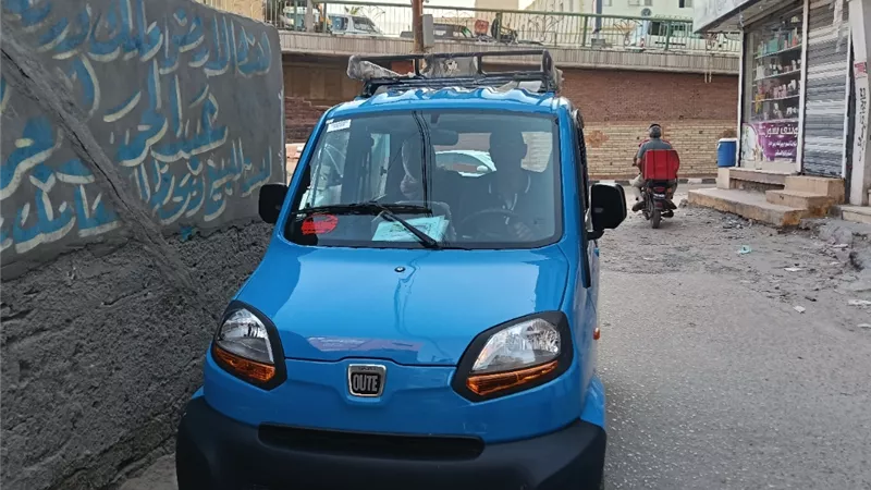 التوكتوك الأنيق..عم عمر باع القديم وطور لأجل لقمة عيش حلال وإرضاء الزبائن
