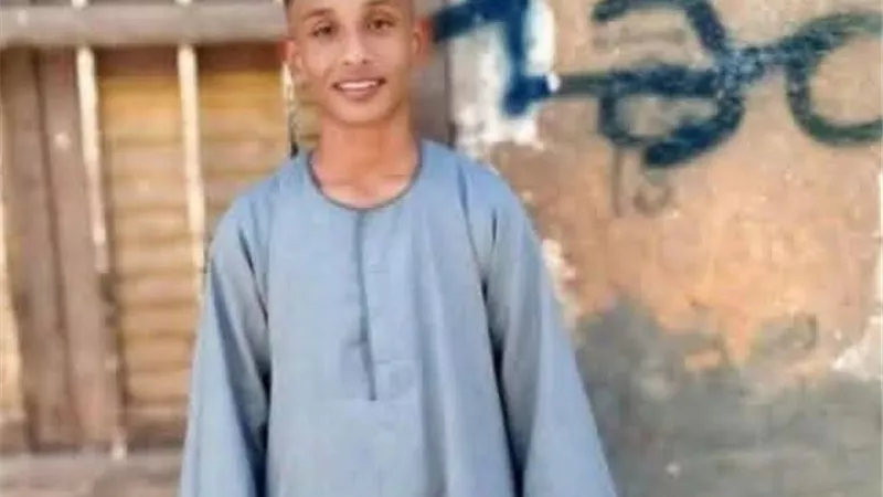 كان لابس زي الأزهر.. كشف هوية طالب صدمه قطار خلال ذهابه إلى مدرسته بقنا