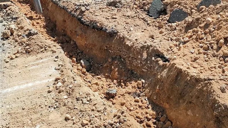 رفع كفاءة الإنارة العامة بميدان صلاح سلامة بكفر الشيخ أمام مكتب بريد الملك