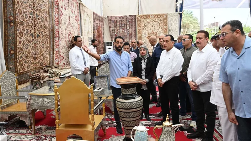صُناع السجاد اليدوي بالمنوفية يطالبون رئيس الوزراء بإصدار قانون خاص بالحرف اليدوية
