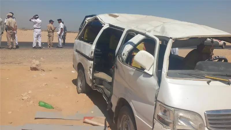 جثة مجهولة الهوية و15 مصابا.. أسماء ضحايا ومصابي حادث انقلاب ميكروباص بقنا