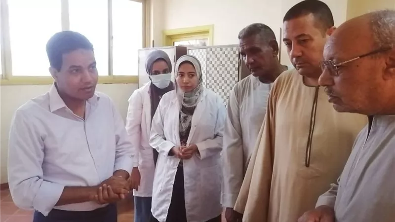 وكيل صحة الأقصر يتفقد منشآت القطاع في العديسات