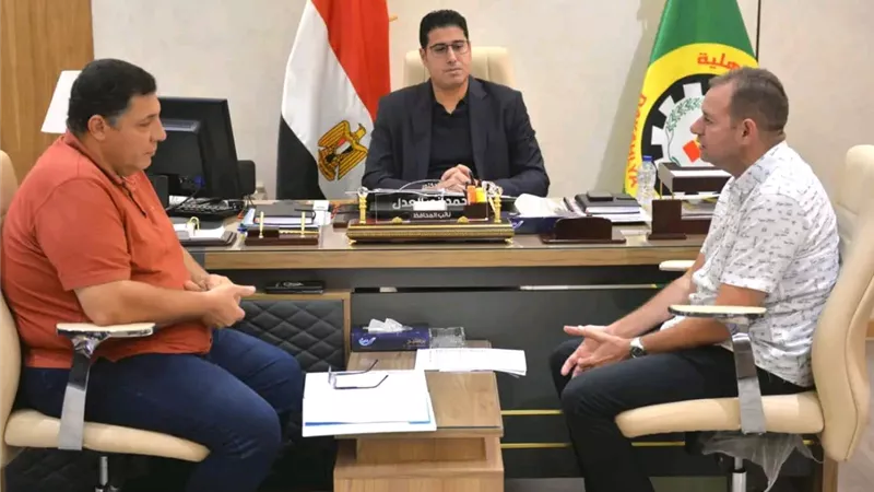 لجنة التصرفات العقارية بجمصة تبحث سبل دعم المستثمرين وتيسير الإجراءات