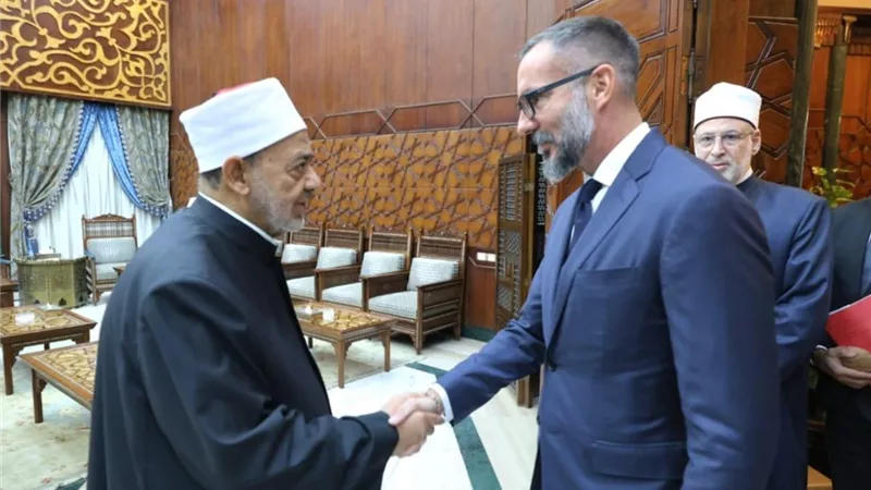 الأمير أغا خان: نتابع جهود شيخ الأزهر في تعزيز السلام والحوار في العالم