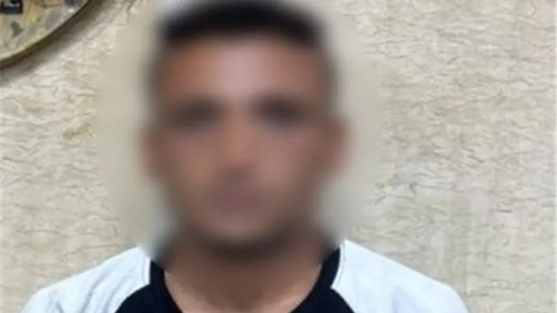 ضبط منادى سيارات تعدى بالسب والضرب على قائد سيارة بالقاهرة 