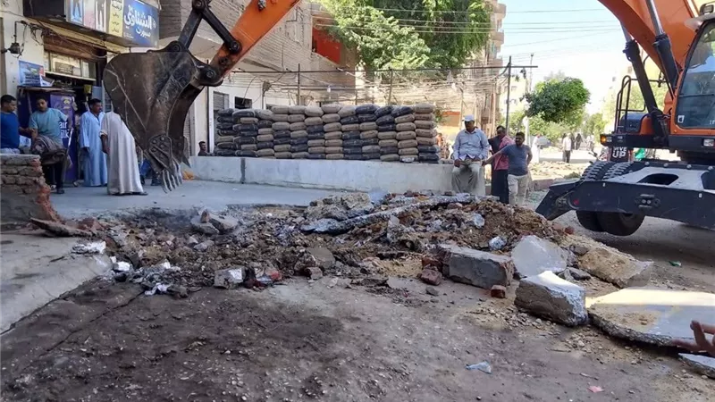 تكثيف حملات النظافة وإيقاف أعمال المخالفات في مدينة أرمنت غرب الأقصر 