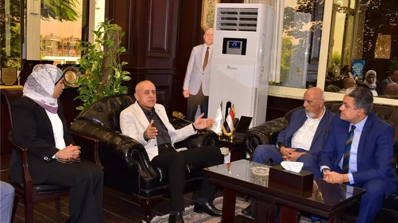 محافظ الأقصر يبحث مع وفد «التنمية المحلية» تحديث الهيكل التنظيمي| صور