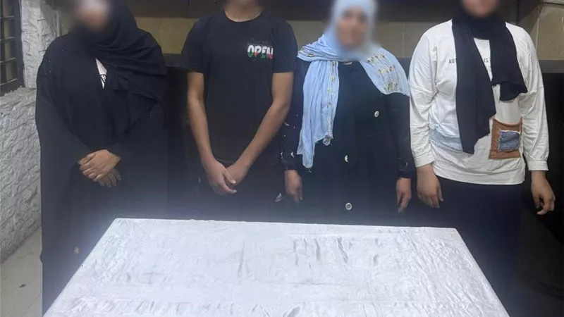 مشادة كلامية.. حقيقة ضرب سيدة أمام مدرسة بالقاهرة 