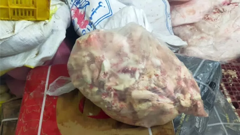 ضبط 3.6 طن لحوم فاسدة داخل مصنع غير مرخص بشبين القناطر