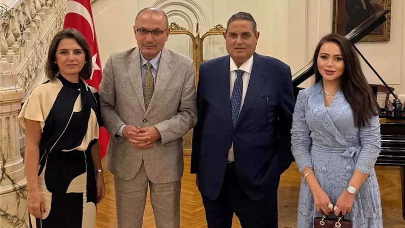 أسما إبراهيم في لقاء عائلي مع السفير التركي وزوجته بالقاهرة.. ما السبب؟
