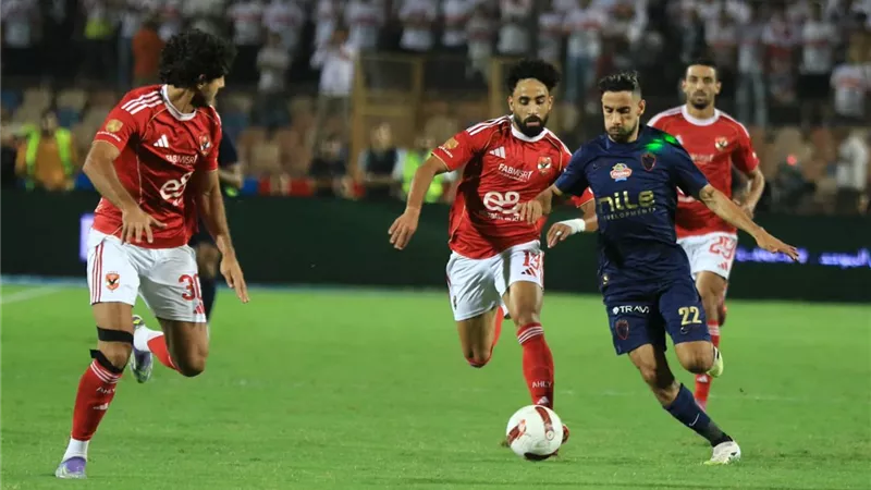 الأهلي والزمالك وبيراميدز وسيراميكا.. صراع المراتب العليا يشتعل في الدوري المصري
