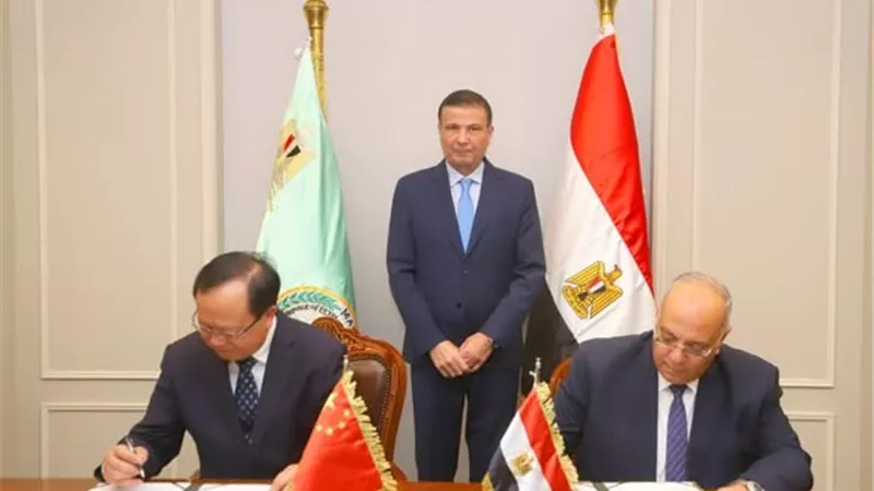 وزير الزراعة يشهد توقيع بروتوكول تعاون بين مركز بحوث الصحراء والأكاديمية الصينية للعلوم