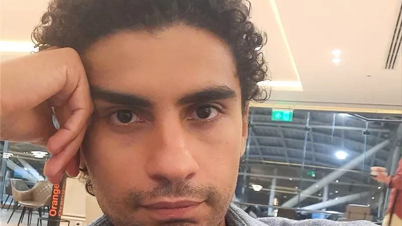 تفاصيل أزمة إضراب المخرج محمود يحيى عن الطعام