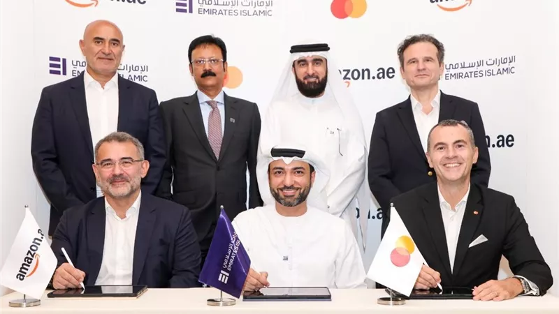 بنك «الإمارات الإسلامي» يطلق أول بطاقة ائتمانية لأمازون بالتعاون مع ماستركارد