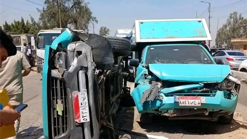 انقلاب سيارة ربع نقل محملة جراكن تنر على الطريق الحر ببنها 