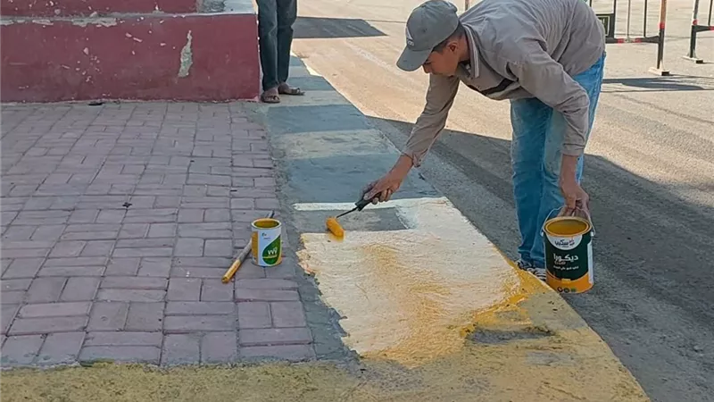 رفع وإزالة المخلفات والإشغالات على الطرق بمدينة كفر الشيخ