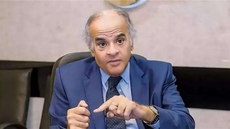 وسطاء يتدخلون لإنهاء الأزمة بين ممدوح عباس وجون إدوارد