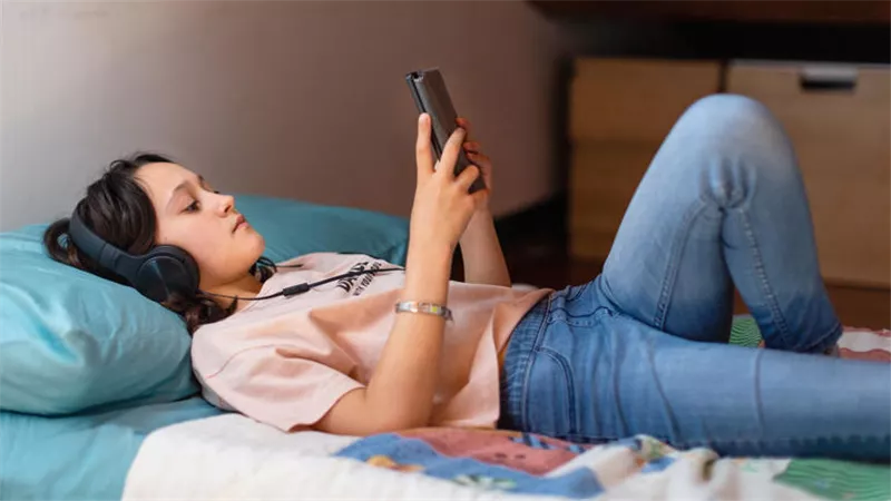 العزلة.. بين الراحة والإبداع ومخاطر الانعزال