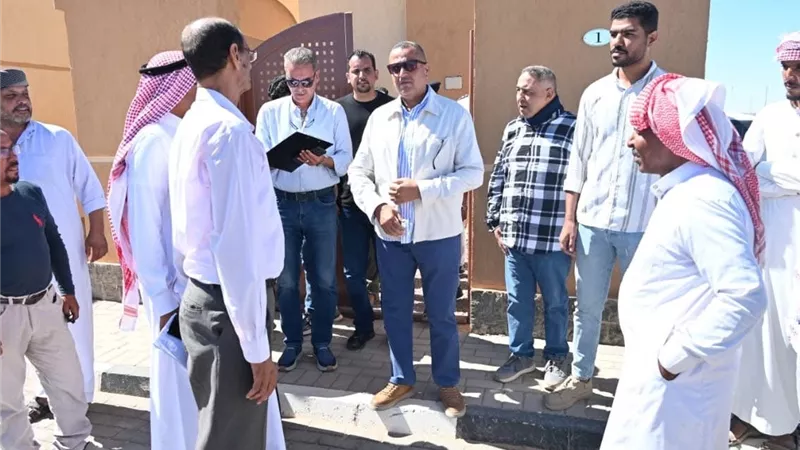 بتكلفة 110 ملايين جنيه .. محافظ جنوب سيناء يتفقد المنازل البدوية بقرية رأس النقب 