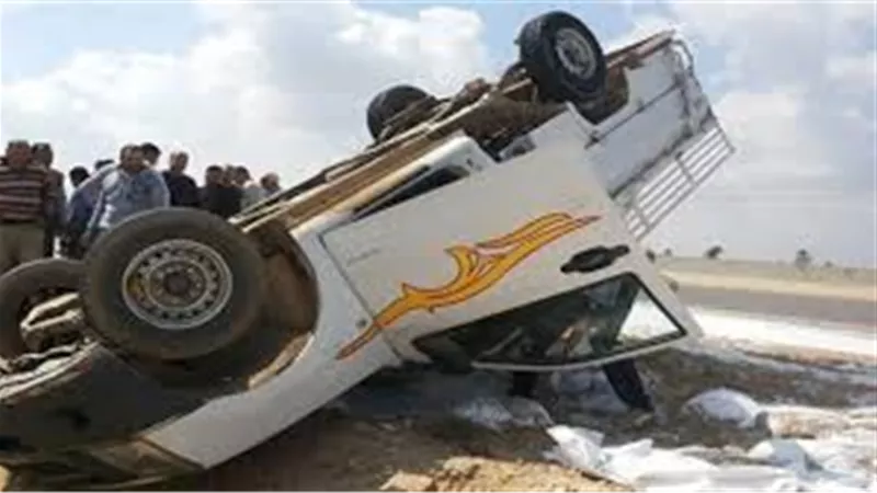 إصابة سائق و9 عمال في انقلاب سيارة ربع نقل بحدائق أكتوبر