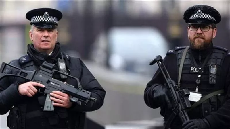 الشرطة البريطانية: 4 إصابات جراء حادث طعن قرب كنيس يهودي شمال مانشستر
