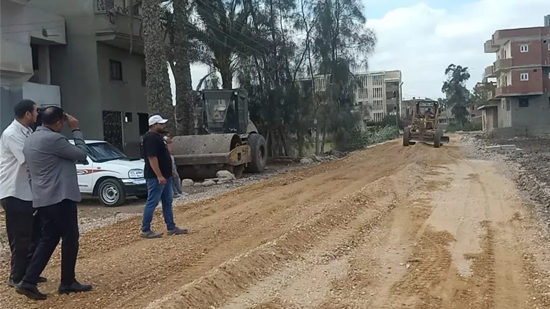 محافظ كفرالشيخ يتابع أعمال تطهير وتكريك المجاري المائية بمركزي دسوق وقلين