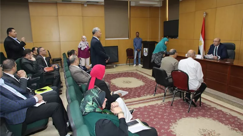 محافظ بني سويف يكلف التضامن بتوفير الحماية الاجتماعية للأسر الأولى بالرعاية