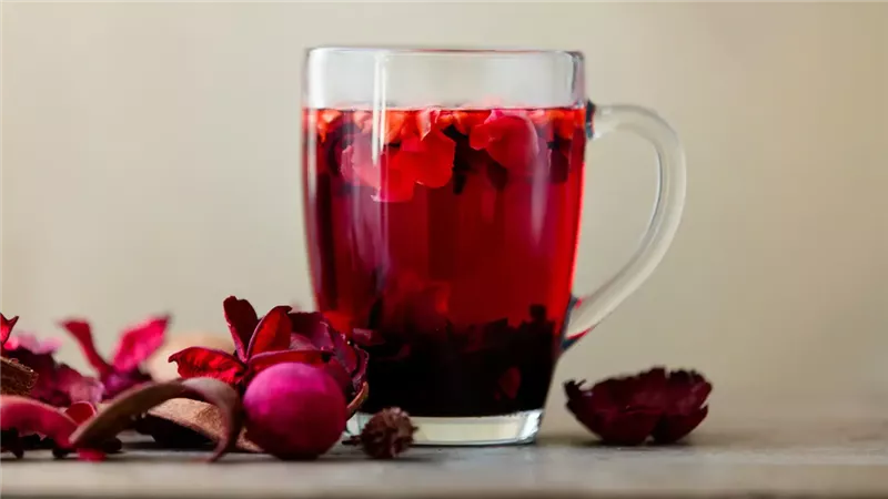 شاي الكركديه: 10 فوائد صحية تجعله مشروبك الخارق اليومي