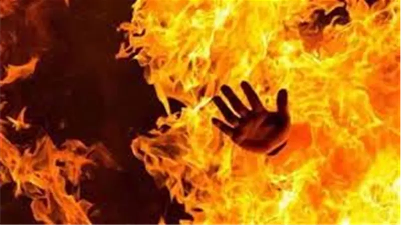 مأساة العياط.. ربة منزل تسكب البنزين على ابنتها وتشعل النيران في جسدها.. ما السر؟