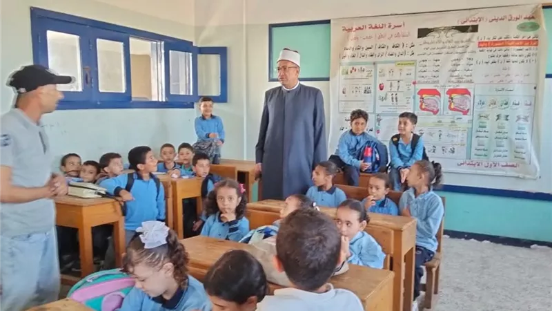 رئيس منطقة كفر الشيخ الأزهرية في جولة موسَّعة لمتابعة معاهد الورق 