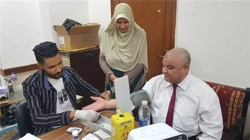 صحة الأقصر تجري تحاليل طبية للعاملين بالتعليم ضمن مبادرة 