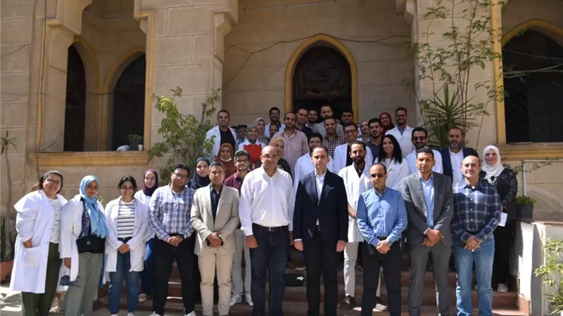 محافظ كفرالشيخ يتفقد شوارع وميادين العاصمة لمتابعة المرافق والخدمات.. ويستمع إلى طلبات ومقترحات الأهالي