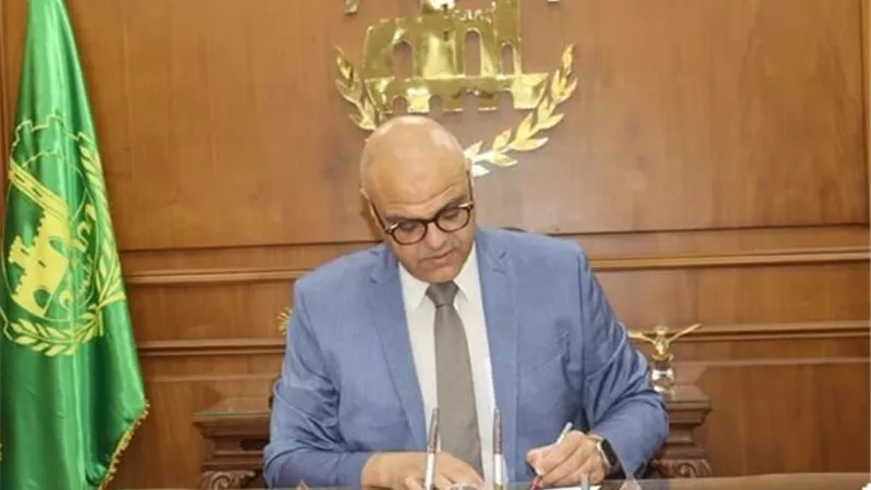 محافظ القليوبية يشارك المواطنين أجواء الاحتفال بافتتاح المتحف المصري الكبير