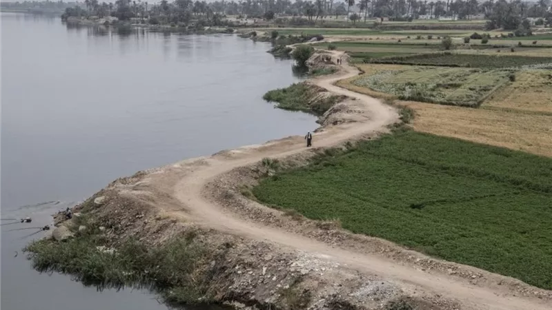 هل ستجتاح مياه النيل المنوفية والبحيرة؟.. فيضان النيل يهدد أراضي طرح النهر 